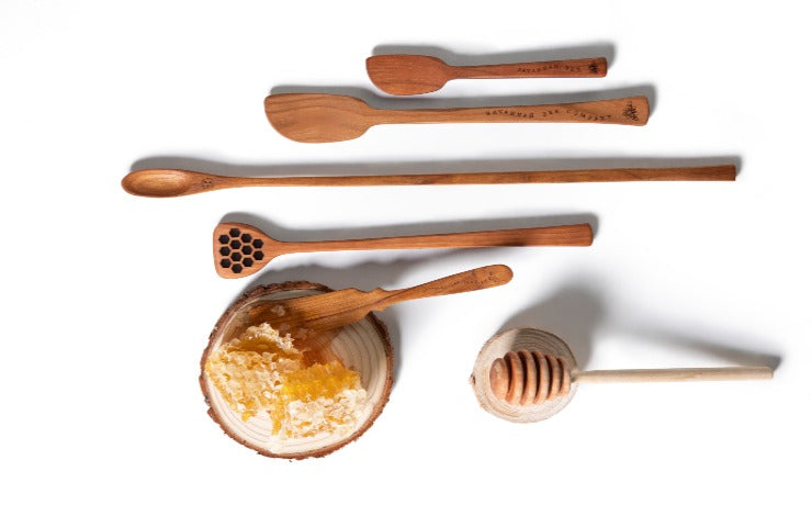 Honey utensils and accessories. Wooden spatulas, drizzles, spoons and dippers